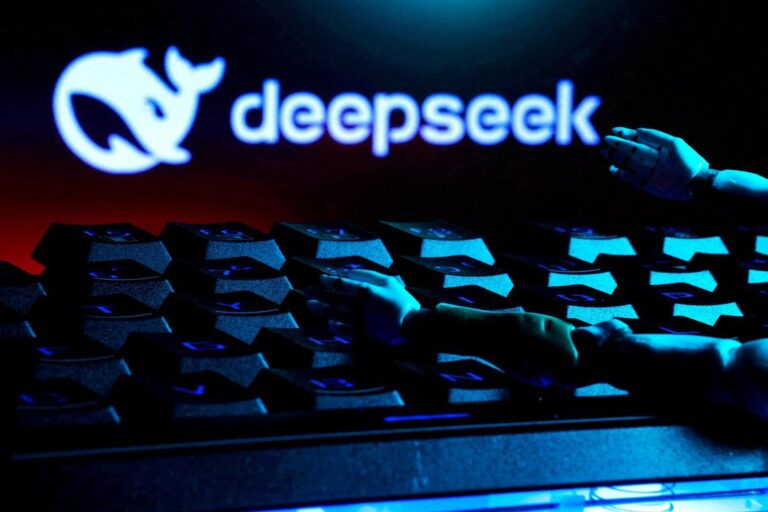 在中国，随着中国人对 DeepSeek 的狂热，国内的 AI 竞争愈演愈烈