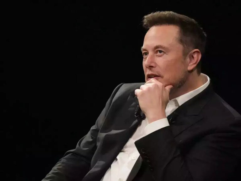 埃隆·马斯克 (Elon Musk) 用一个反对 ChatGPT 和 Meta AI 的模因引发了 AI 竞争,因为 Grok 占据了中心舞台