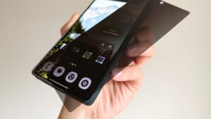 我以为隐私屏幕保护膜是轻而易举的事 - 直到我把它戴在我的 Galaxy S25 Ultra 上