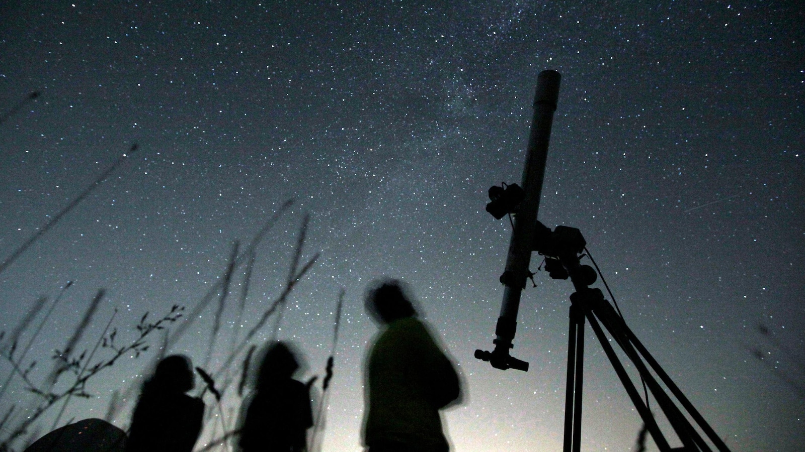 我们太阳系的每一颗行星都在二月的夜空中排队