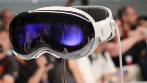 Apple Intelligence 测试版最快可能在本周登陆 Vision Pro——AI 注入是否足以扭转这款陷入困境的耳机的命运？