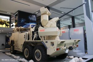 Supacat 和 MSI-Defence 在 IDEX 2025 上将 HMT 变成无人机猎人