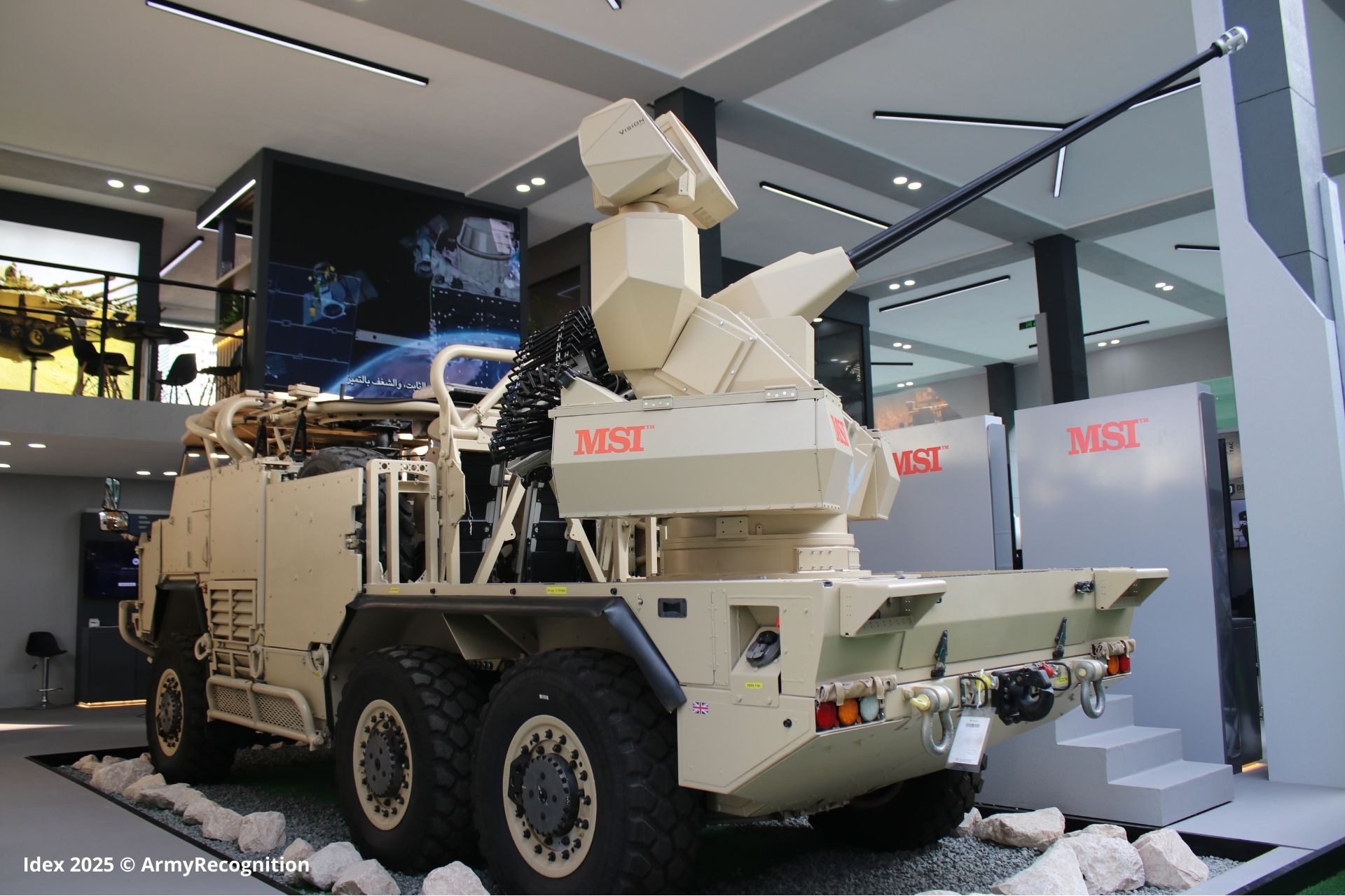 Supacat 和 MSI-Defence 在 IDEX 2025 上将 HMT 变成无人机猎人