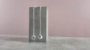 我测试了 JBL 的廉价 USB-C 有线耳塞和一个星期的内置 DAC，它们非常有价值......只有一个设计缺陷