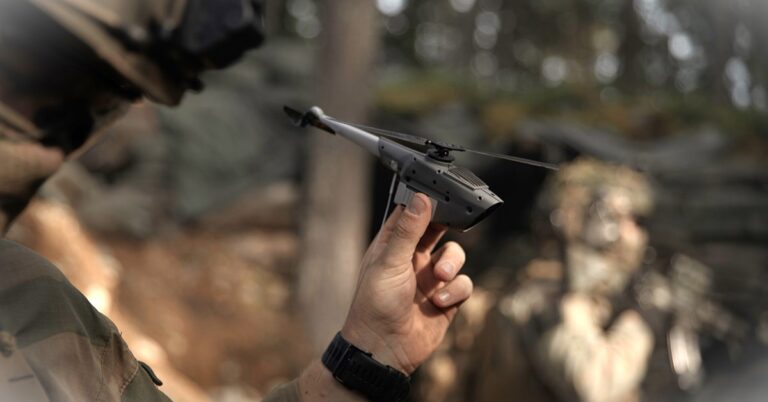Teledyne FLIR Defense 赢得 $15M 的 Black Hornet 4 纳米无人机合同