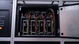Euro cloud biz 试用“冷箱中的服务器刀片”系统