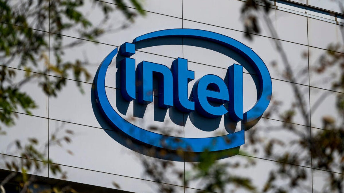 英特尔吹捧新款至强芯片的 AI 能力，以抵御 AMD、ARM 的进步