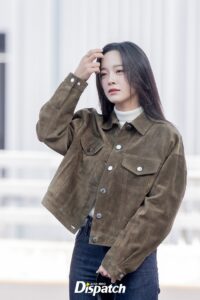 [AI 时尚评分]Kim Sejeong 的机场时尚 – 轻松休闲与时尚相遇