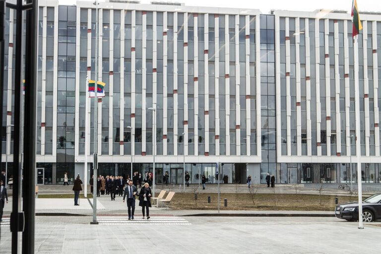 维尔纽斯大学因不当使用 AI 而开除 10 名学生