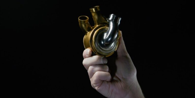 植入人工心脏的男子在医院外存活超过 100 天