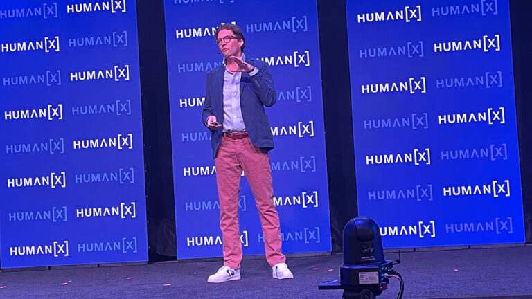 AI 是泡沫还是革命？Human[X] 问道：为什么不两者兼而有之？