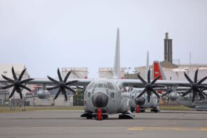 美国空军在完成夏季任务后从南极洲返回