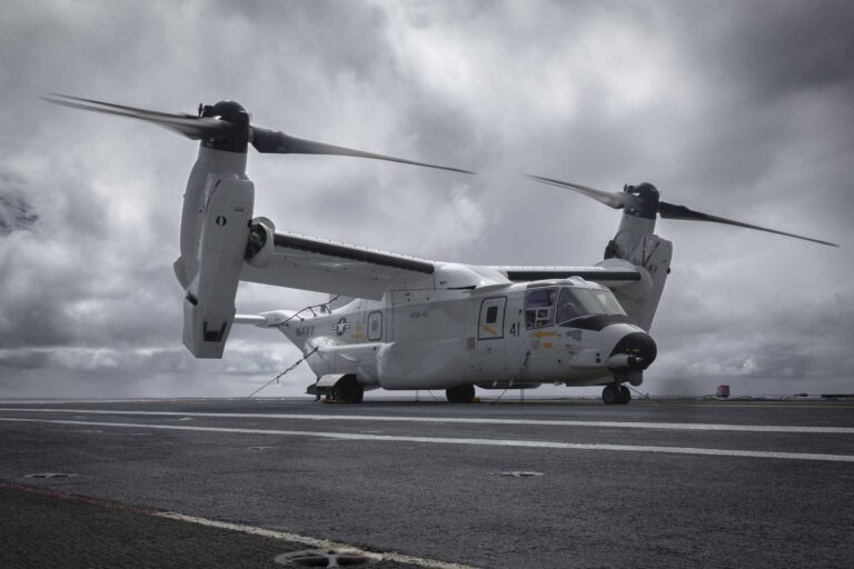 美国海军再订购五架波音 CMV-22B 鱼鹰飞机，以加强舰载物流能力