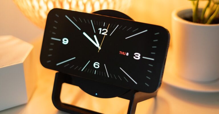 苹果的智能显示器计划遭遇了与 Siri 相关的挫折