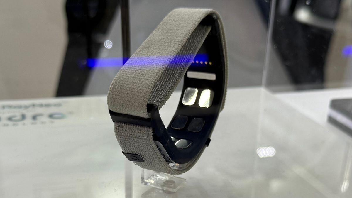 这种可穿戴设备可以取代鼠标和键盘，我在 MWC 2025 上亲眼目睹了它