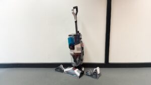 Shark CarpetXpert 内置 StainStriker 的深度地毯清洁剂 EX200UK 评测