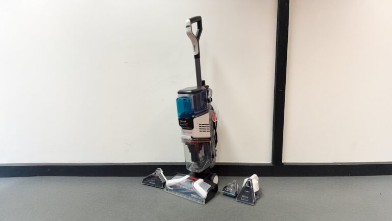 Shark CarpetXpert 内置 StainStriker 的深度地毯清洁剂 EX200UK 评测