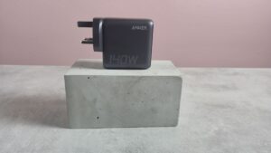 Anker 充电器 140W，4 端口，PD 3.1 评测：具有熟练显示屏的顶级手机充电器