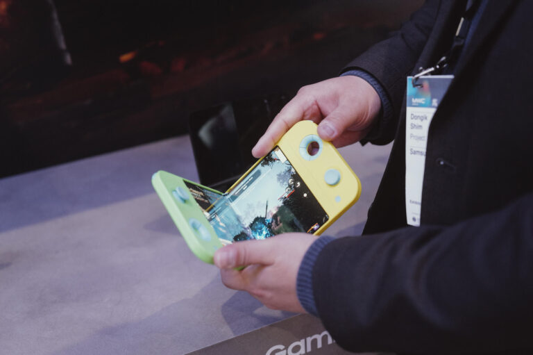 三星显示器在 MWC 2025 上凭借其概念设备让我们惊叹不已