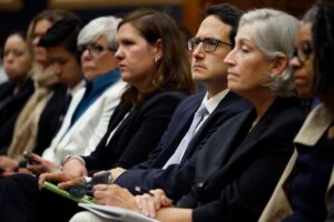 特朗普总统解雇了 FTC 的两名民主党委员