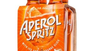 随着即食 Aperol Spritz 瓶装酒在英国超市推出，购物者疯狂