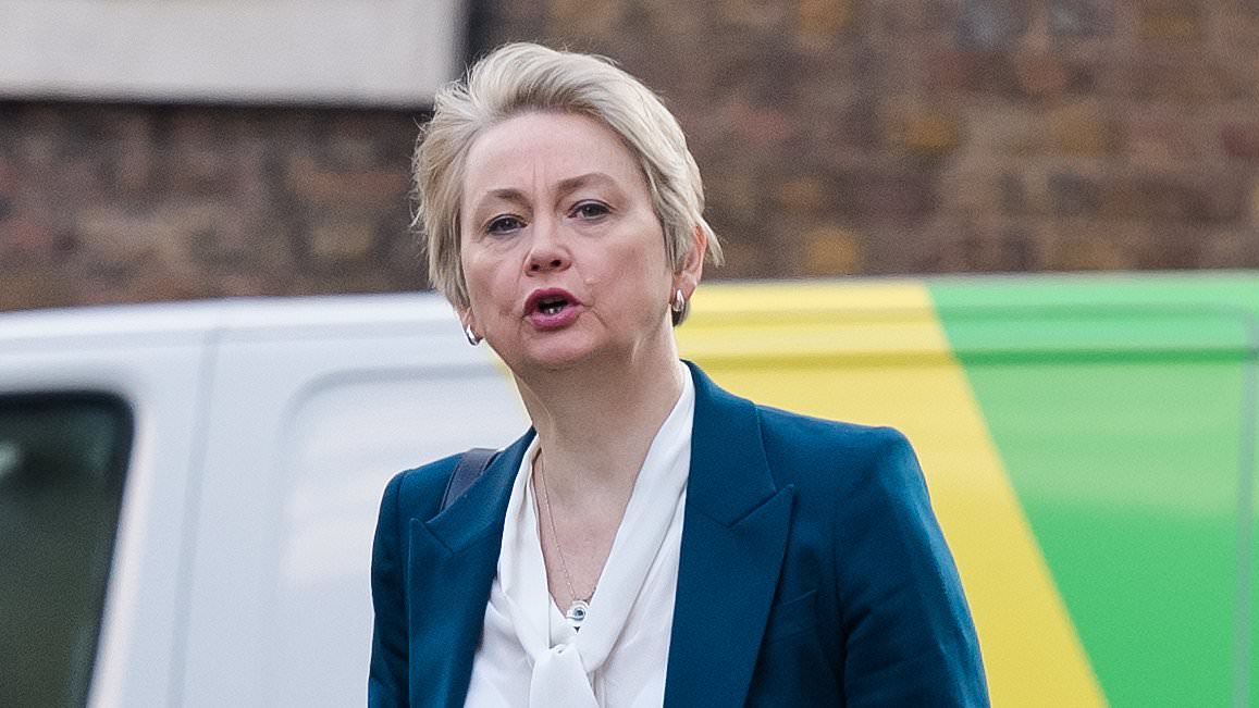 苹果起诉英国政府阻止其访问用户数据 – 此前特朗普表示首相“不能那样做”