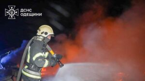 夜间无人机袭击：敖德萨州大火肆虐，幼儿园受损，一人受伤 – 照片、视频