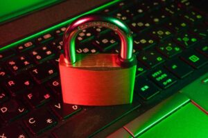 我制作了一台“偏执的 PC”来躲避黑客。它的秘密是什么一个晦涩难懂的 Windows 功能