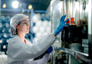 通过技术、自动化和 AI 降低 mAb 生产成本