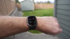 我找到了一款坚固耐用的智能手表，它不会花很多钱 - 而且它不是 Garmin
