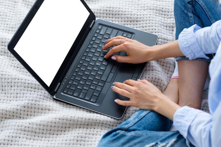Ofcom 告诉社交媒体网站透露他们将如何阻止非法内容