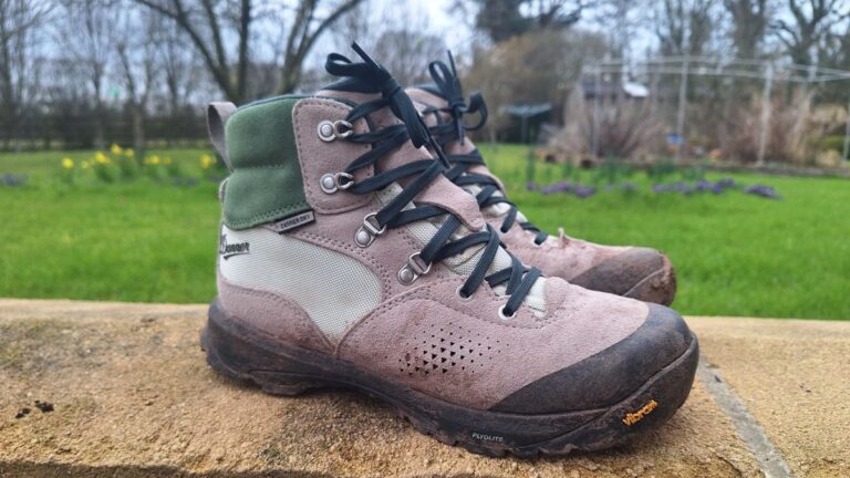Danner Inquire Mid 评论：专为女性设计的时尚且支撑性的靴子
