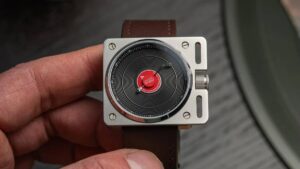 这款限量版时计将标志性的 Technics SL-1200 转盘变成了手表，我想要一个