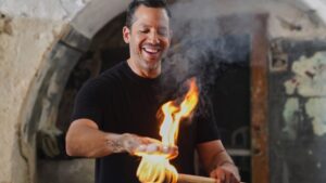 David Blaine 在 Do Not Attempt 中展示他的手