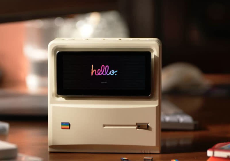 带有上翻式显示屏的微型 Macintosh Classic 风格 PC 实际上是 Windows 的强大动力