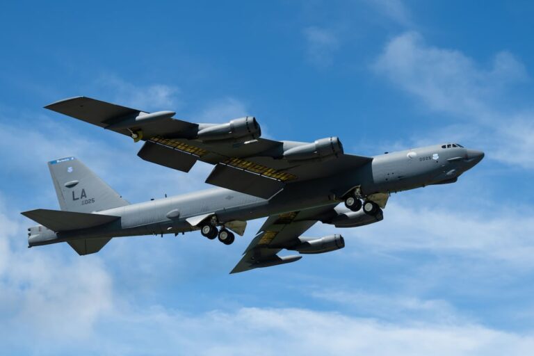 国会希望恢复常规 B-52 轰炸机上的核武器