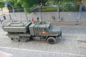 马扎尔鸟袭击俄罗斯 TOS-2 'Tosochka' 火焰喷射器