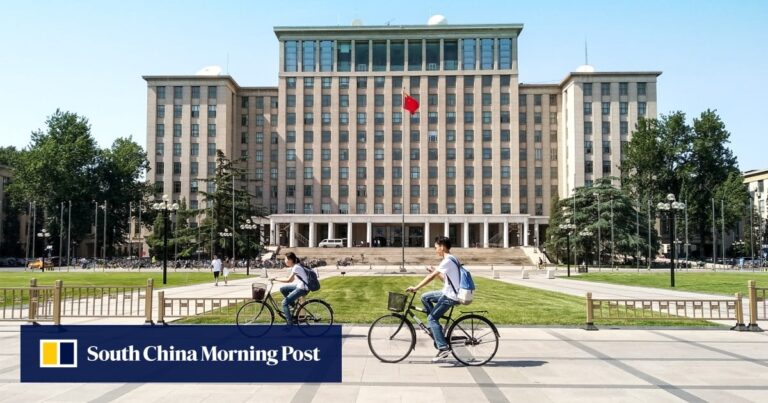 为了推动人工智能的发展，中国大学出现了更多的课程和项目
