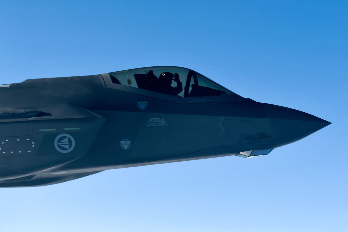 挪威接收三架新型 F-35 战斗机，欧洲人重新考虑武器生产
