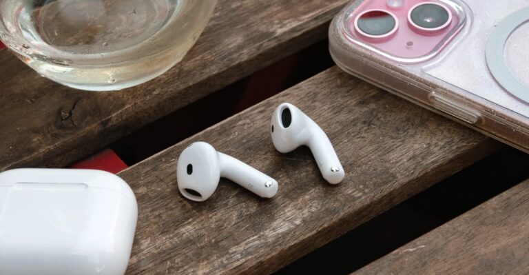 据报道，Apple 正在为 AirPods 提供实时翻译