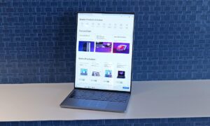 The Morning After：在 MWC 2025 上，联想正在对其屏幕进行大量试验