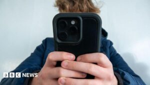 Apple 对英国数据隐私争议采取法律行动