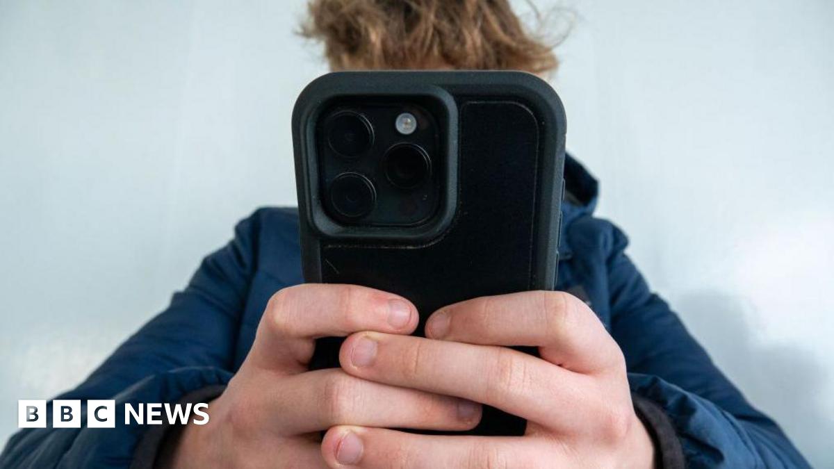 Apple 对英国数据隐私争议采取法律行动