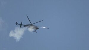 Raytheon 在大胆的直升机试运行中推出 Coyote LE SR