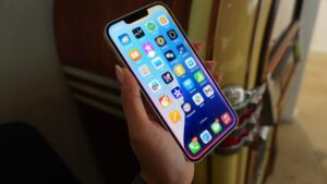 厌倦了等待 Siri 2.0？立即在您的 iPhone 上试用这些高级 AI 语音助手