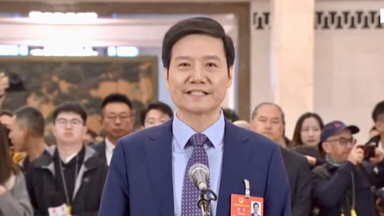 人大代表走廊：小米雷军致力于技术创新