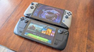 我测试了 MSI Claw 8 AI+ 并将其与 Steam Deck 进行了比较——这就是为什么其中一款掌上电脑占据主导地位