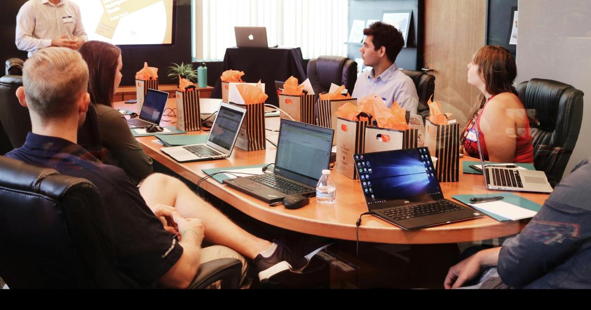 “无处不在”的 AI 技术正在改变坎布里亚郡的业务 – 但代价是什么？