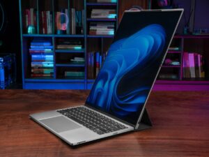 联想 MWC 2025：AI ThinkPad，“翻转”AI PC 和模块化魔术槽