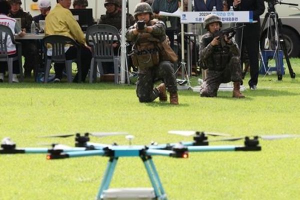 政府今年不会在 17 个关键国家设施安装反无人机设备